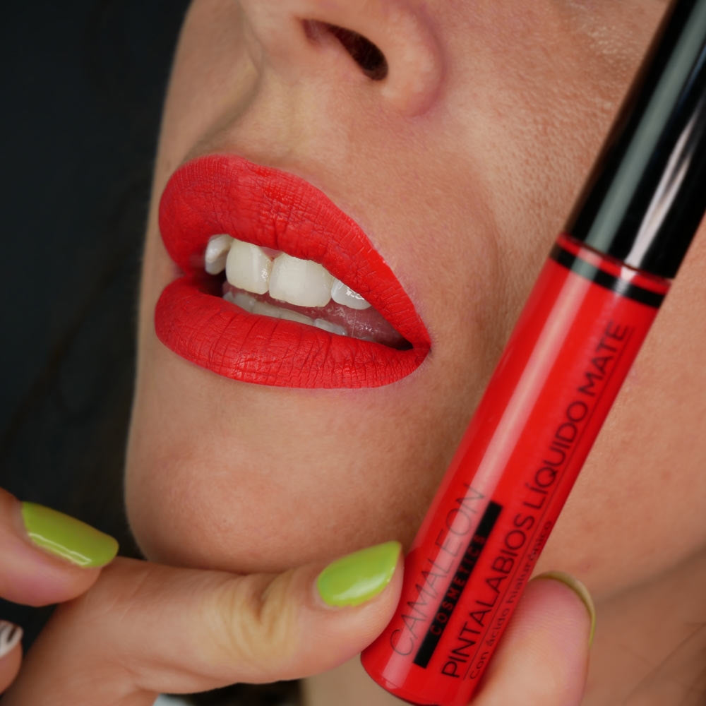 Pintalabios Mate Camaleon Cosmetics color Rojo Resultado