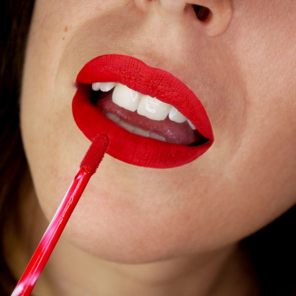 Pintalabios Mate Camaleon Rojo Carmín Acabado