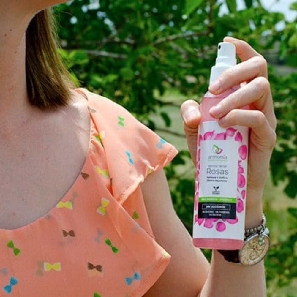 Agua de Rosas Armonía Tónico Facial Natural Aplicación